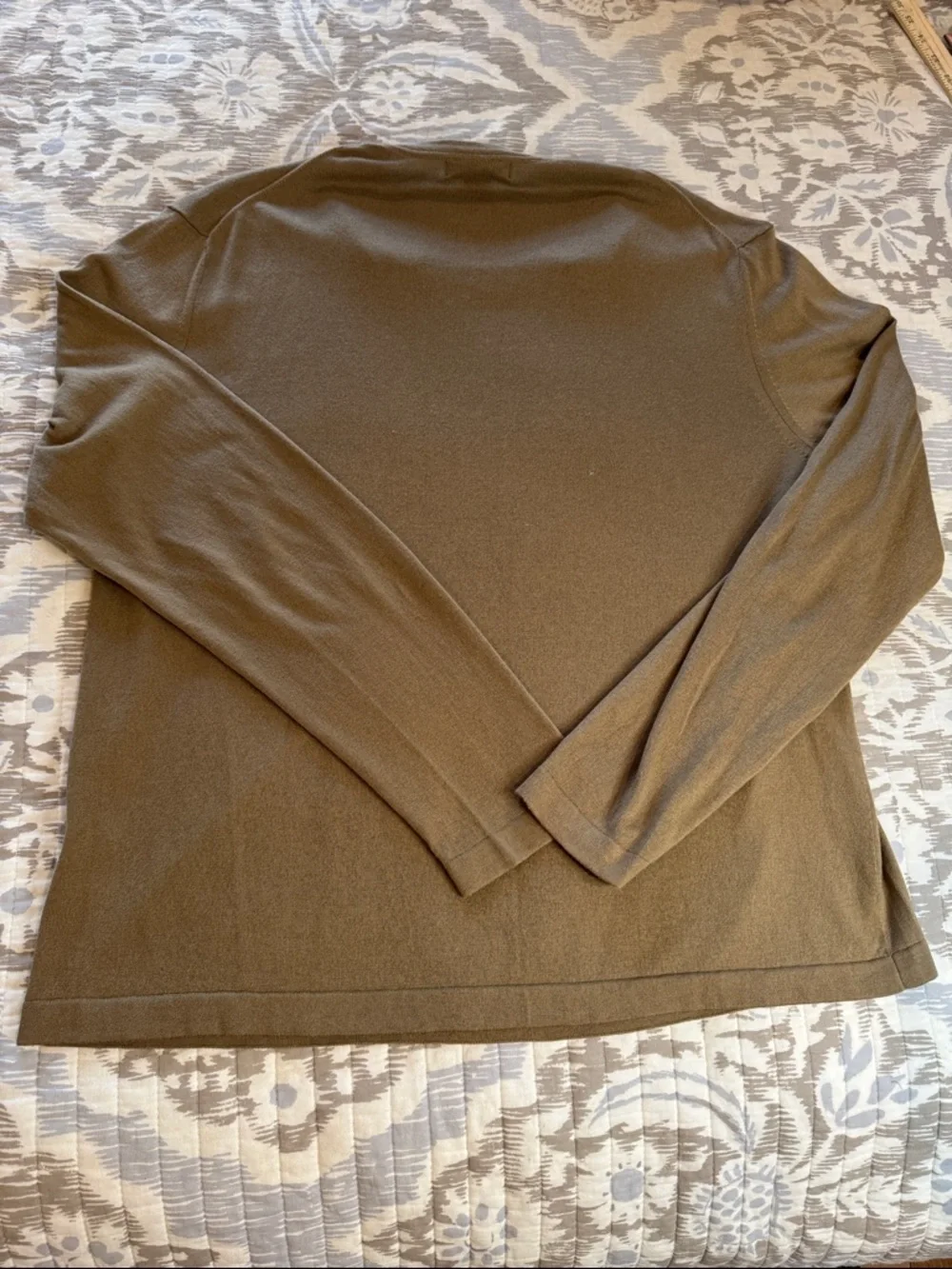 Banana Republic Men's V-Neck cashmere blend  Sweater in camel; size XL
